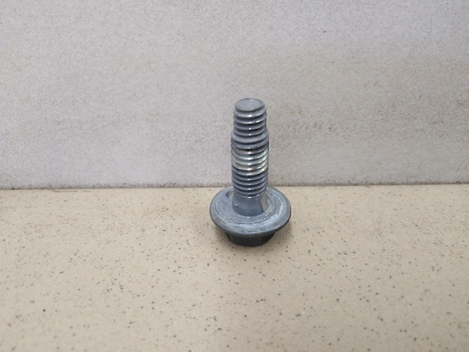 Болт TOYOTA Hi Lux 2015>