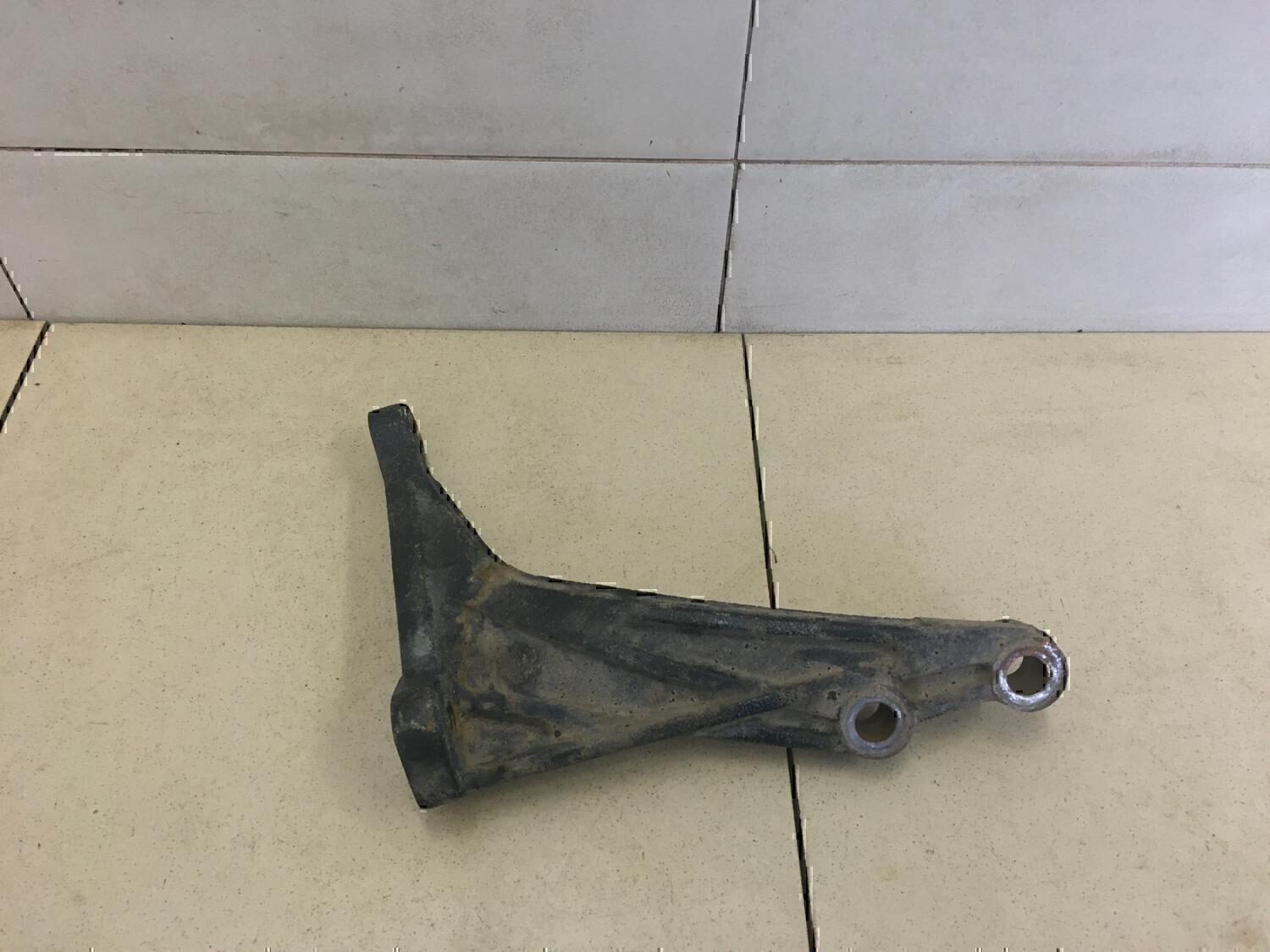 Кронштейн КПП левый TOYOTA Hi Lux 2005-2015