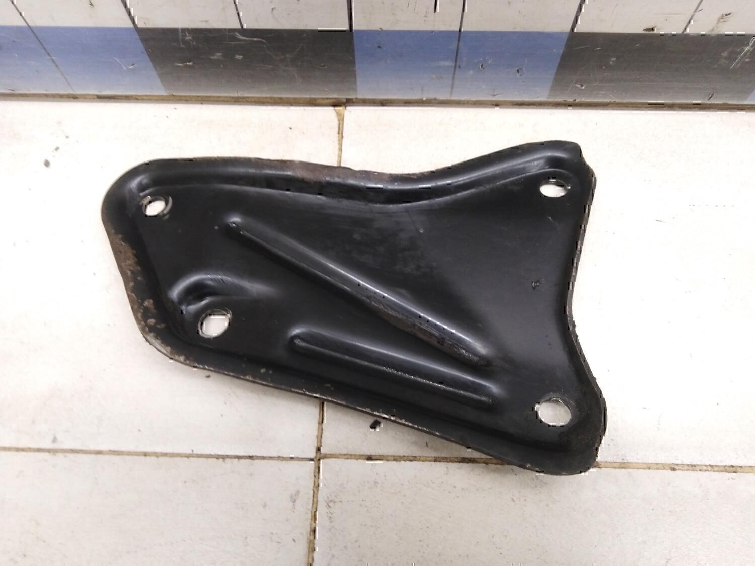 Кронштейн передней балки MITSUBISHI Galant (E5) 1993-1997