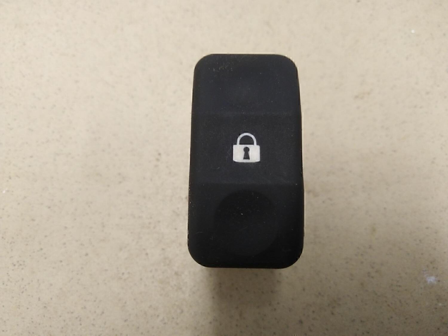 Кнопка центрального замка VAZ Lada Largus 2011>