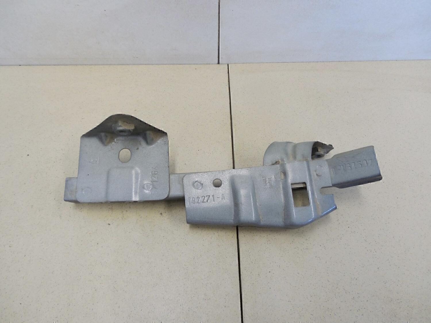 Направляющая стекла двери RENAULT Logan 2005-2014