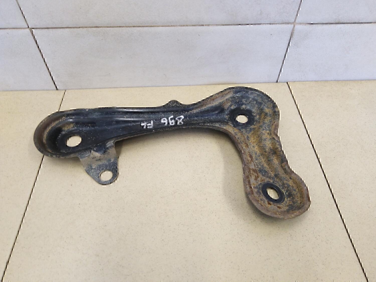 Кронштейн передней балки TOYOTA Corolla E15 2006-2013