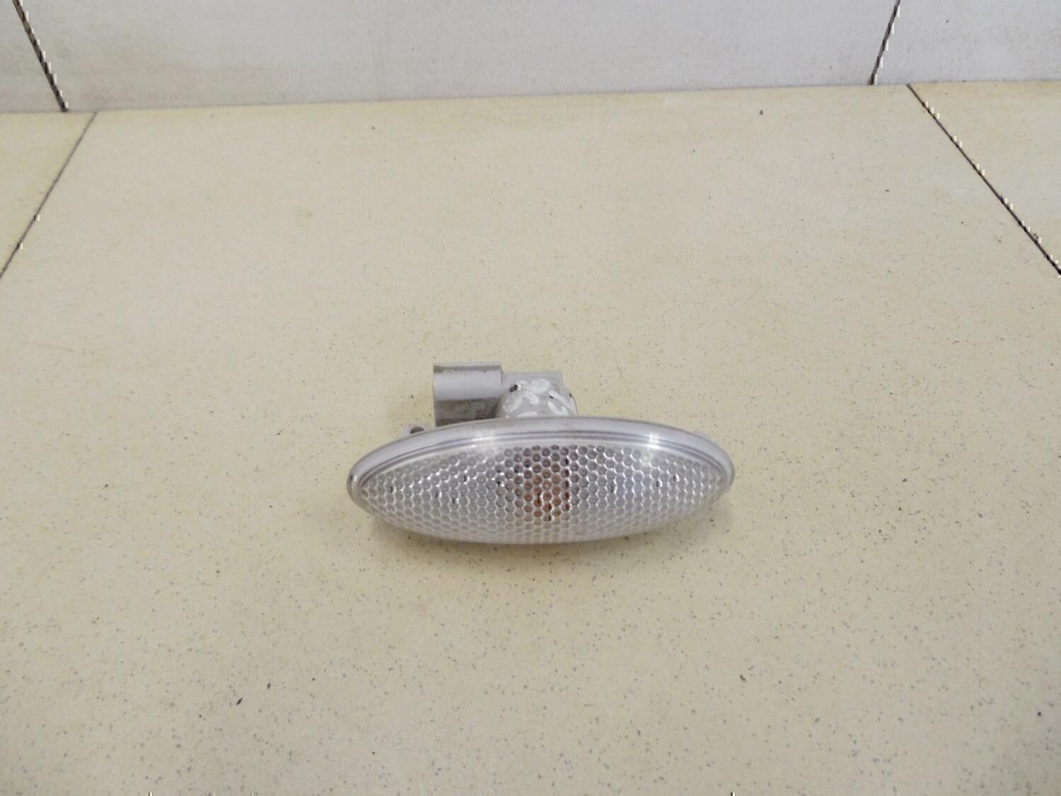 Повторитель на крыло TOYOTA Corolla E15 2006-2013