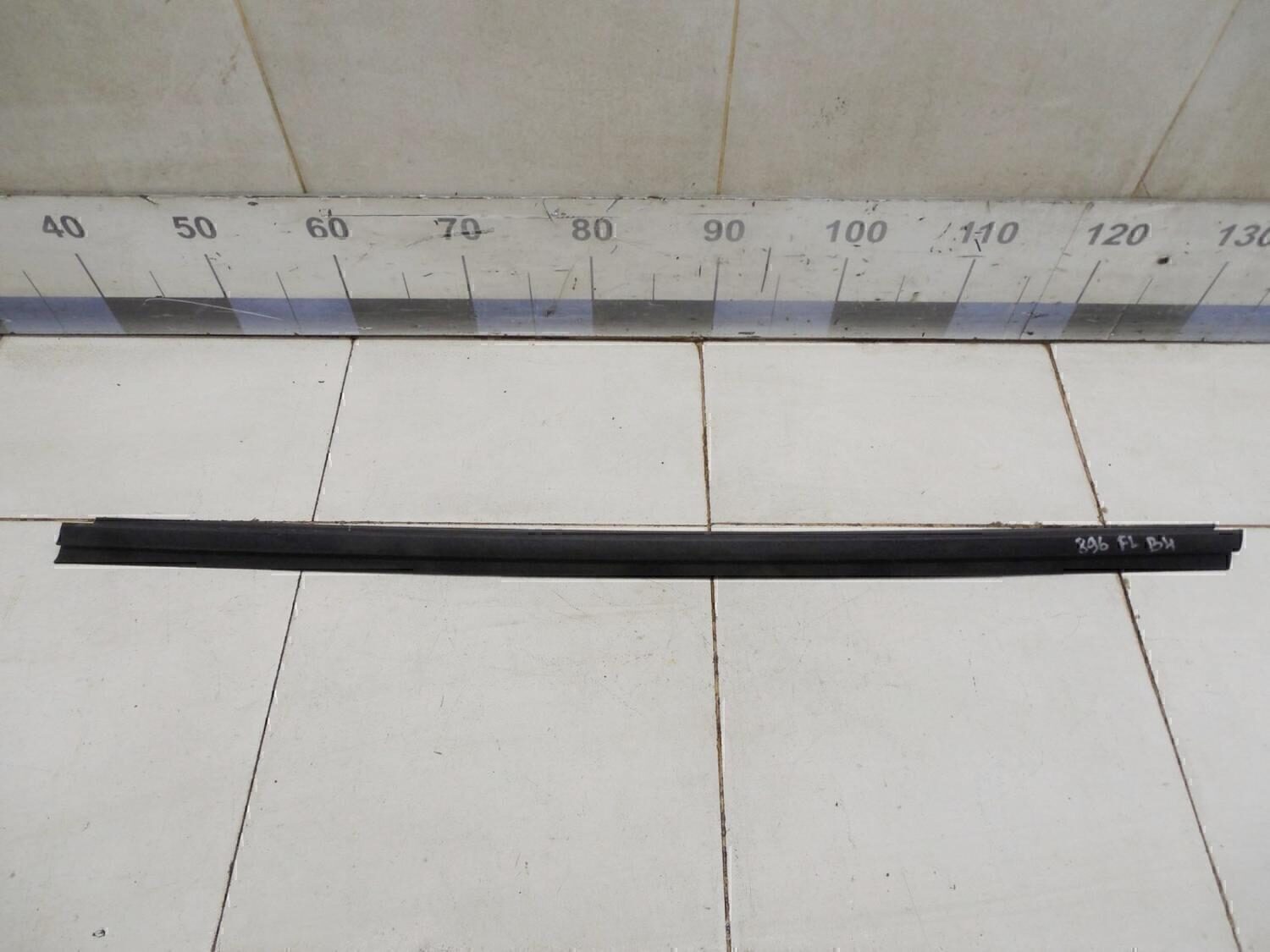 Накладка стекла переднего левого TOYOTA Corolla E15 2006-2013