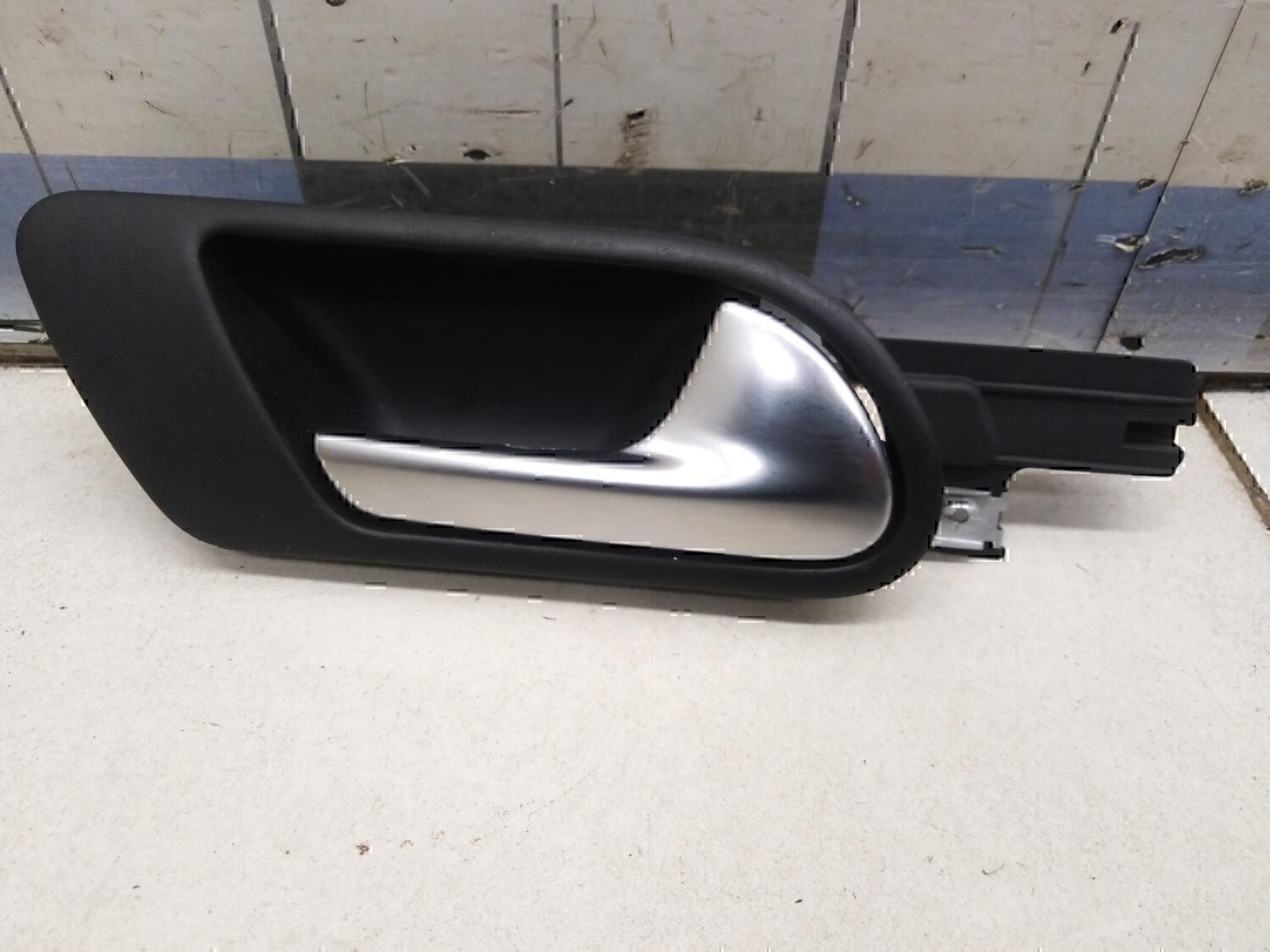 Ручка двери передней внутренняя правая VW Golf V 2003-2009