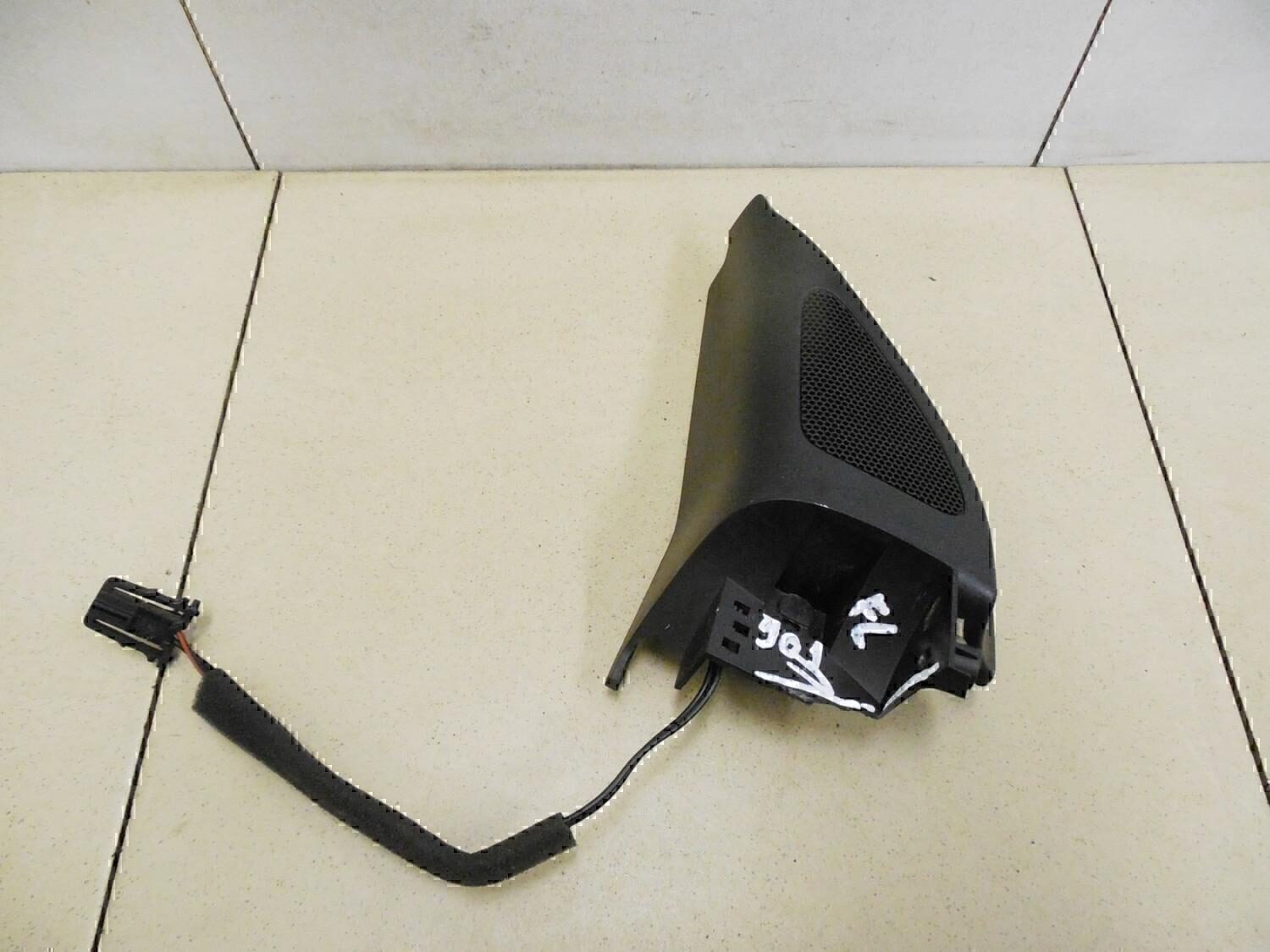 Крышка зеркала внутренняя левая VW Jetta 2006-2011