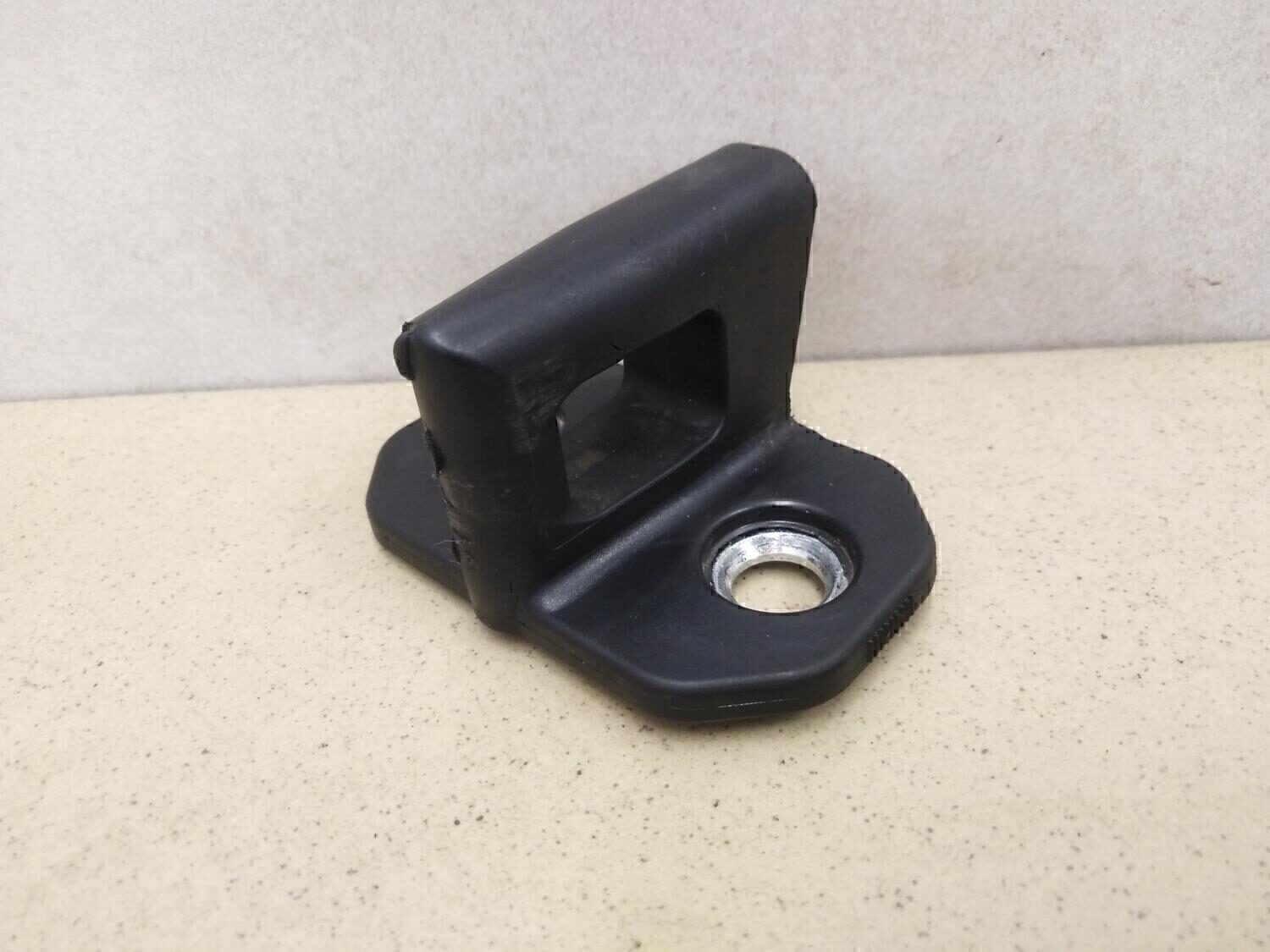 Ответная часть замка двери MERCEDES-BENZ W203 2000-2006