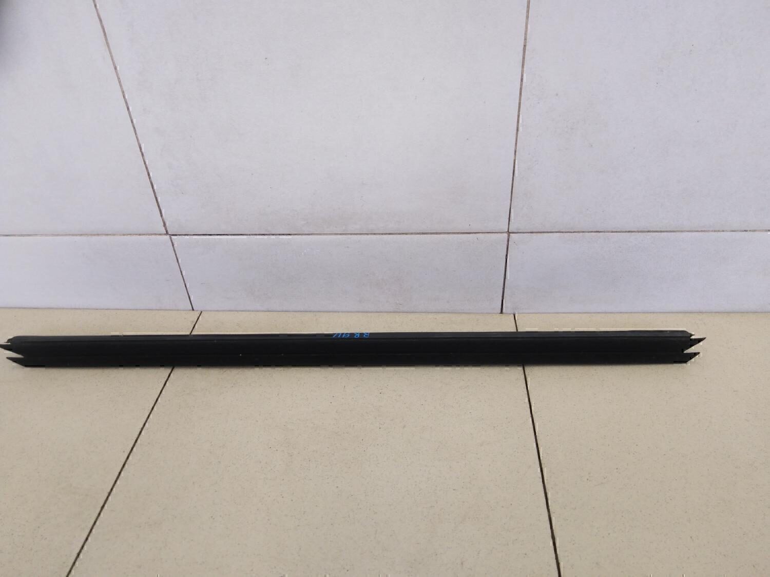 Накладка стекла заднего правого MITSUBISHI Colt (Z3) 2004-2012