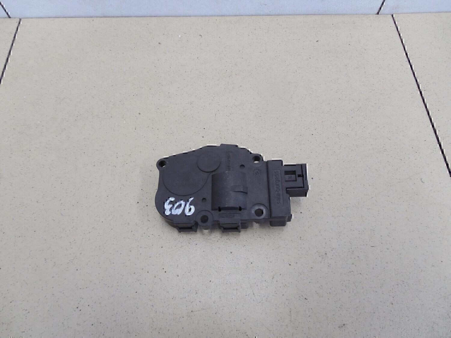 Моторчик заслонки отопителя