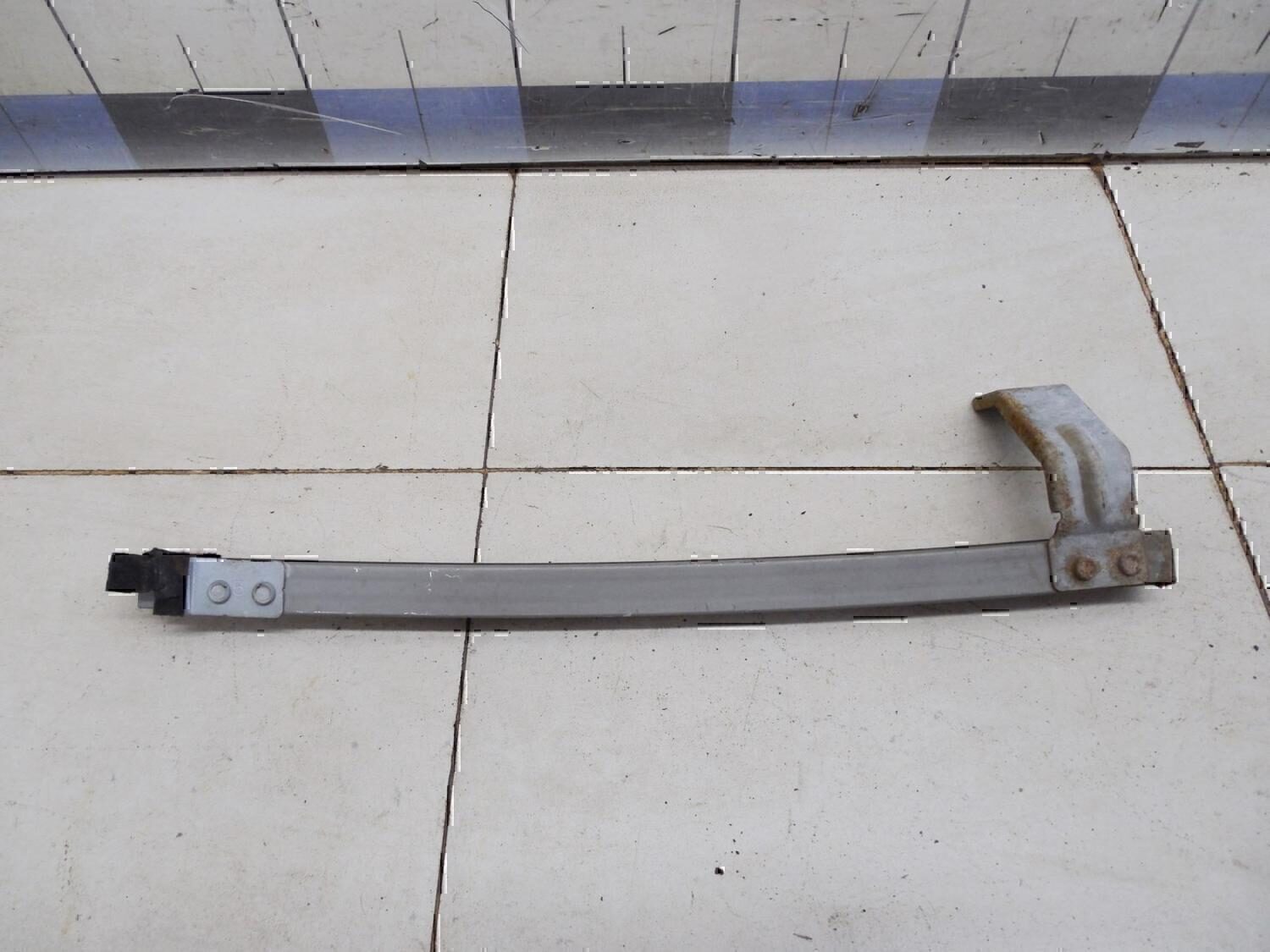 Направляющая стекла двери NISSAN Note (E11) 2006-2013