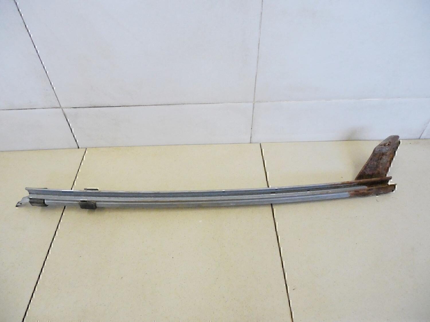 Направляющая стекла двери NISSAN Note (E11) 2006-2013