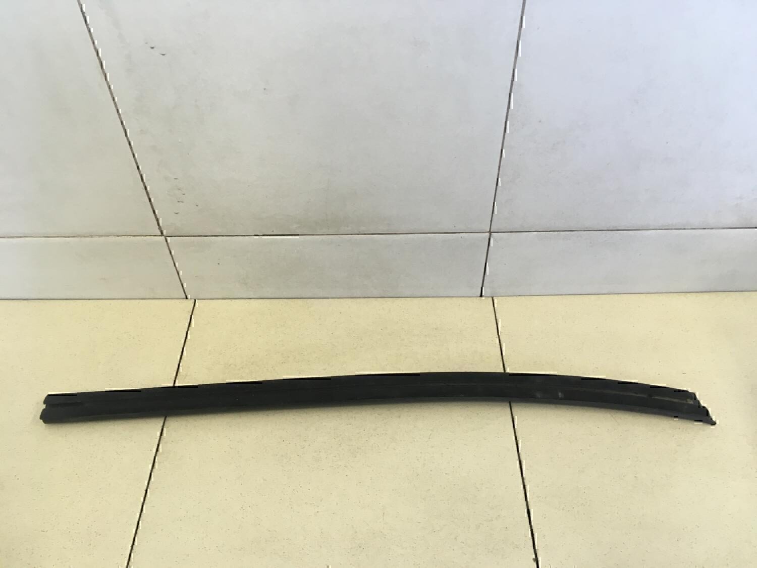 Накладка стекла заднего правого MITSUBISHI L200 (KB) 2006-2016