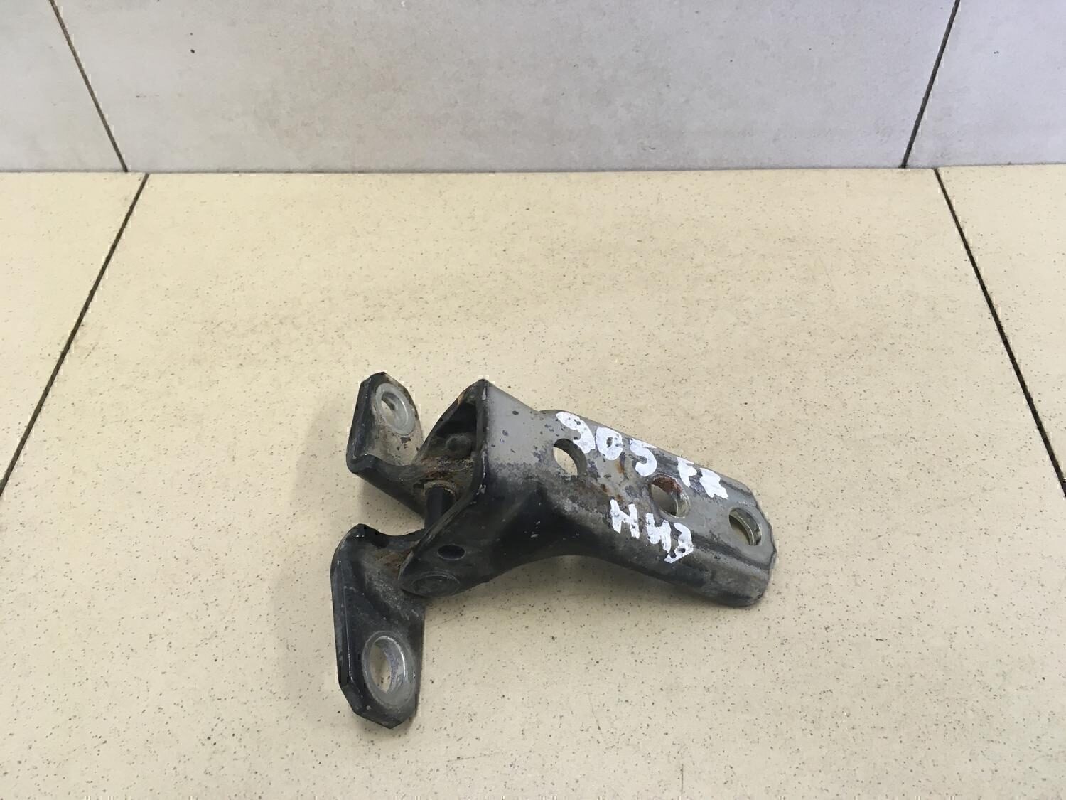 Петля двери MITSUBISHI L200 (KB) 2006-2016