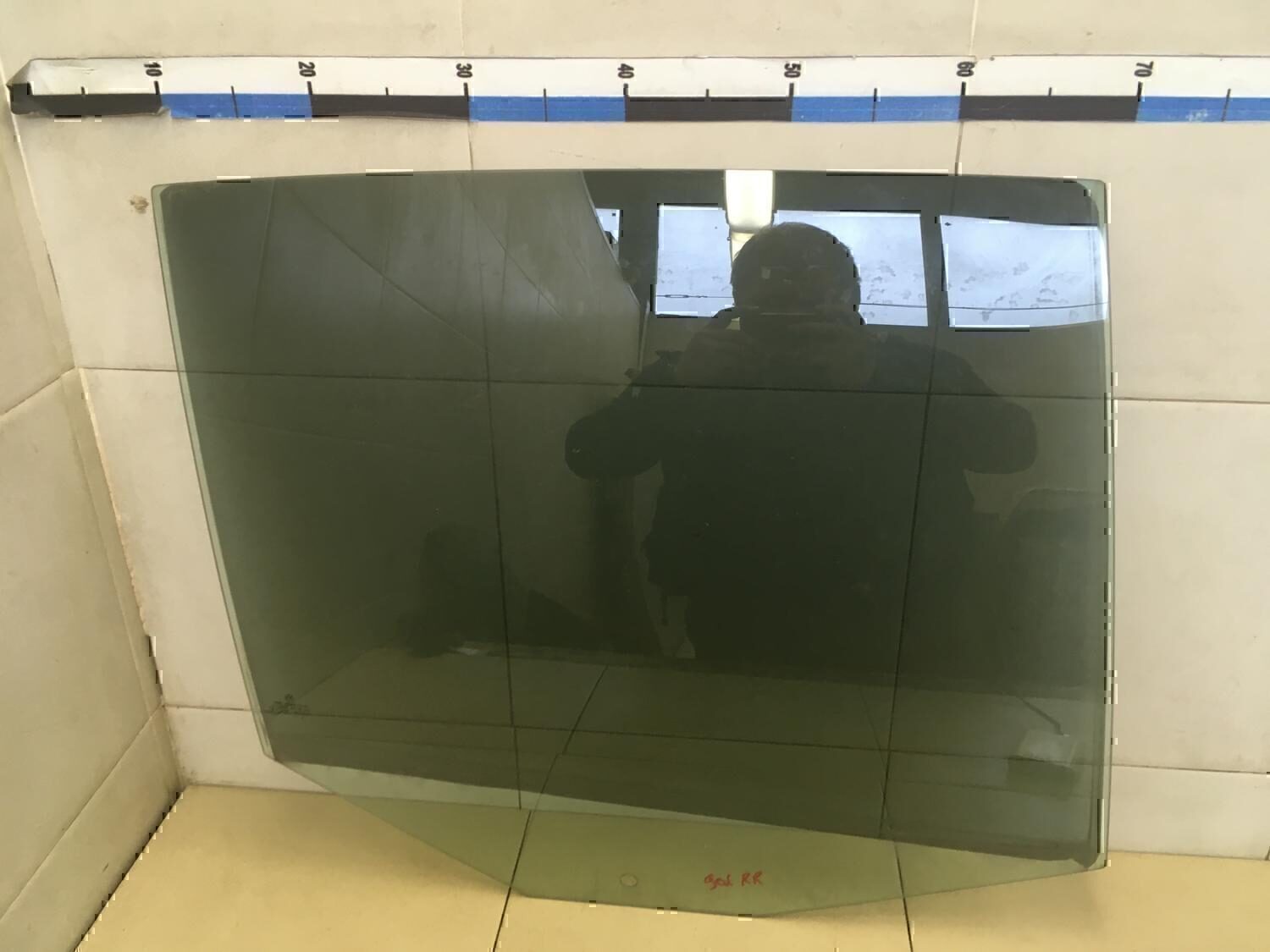 Стекло двери задней правой VW Golf V 2003-2009