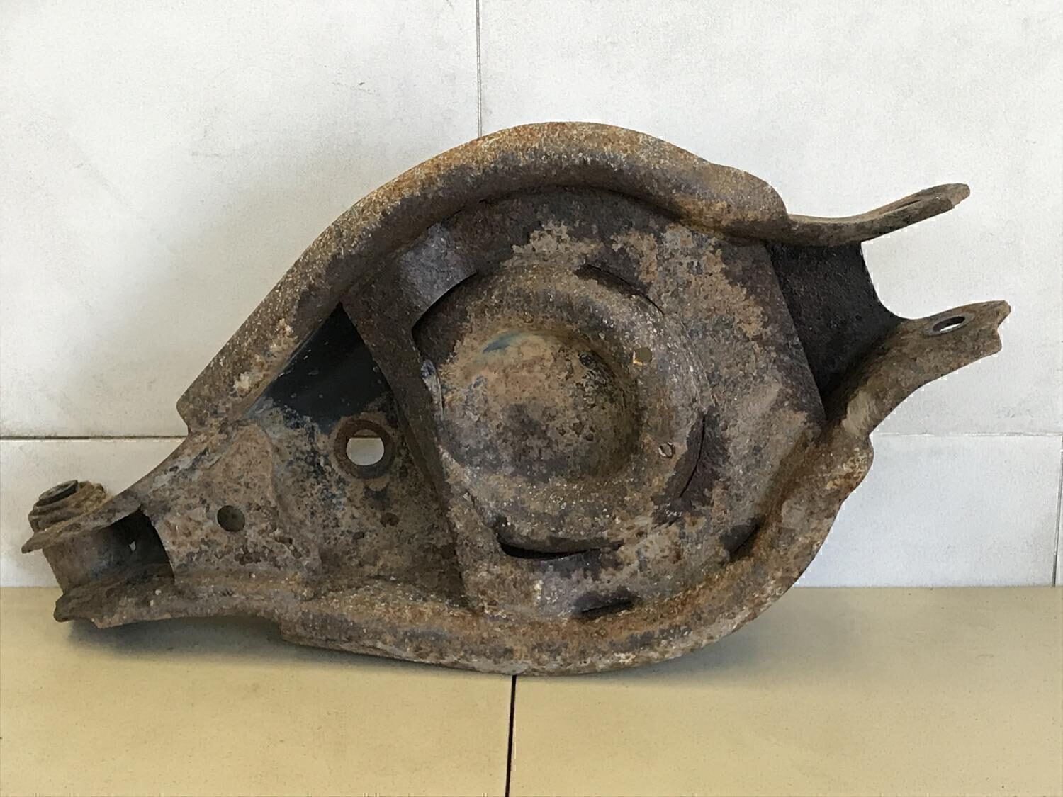 Рычаг задний нижний левый Chevrolet Captiva (C100) 2006-2010