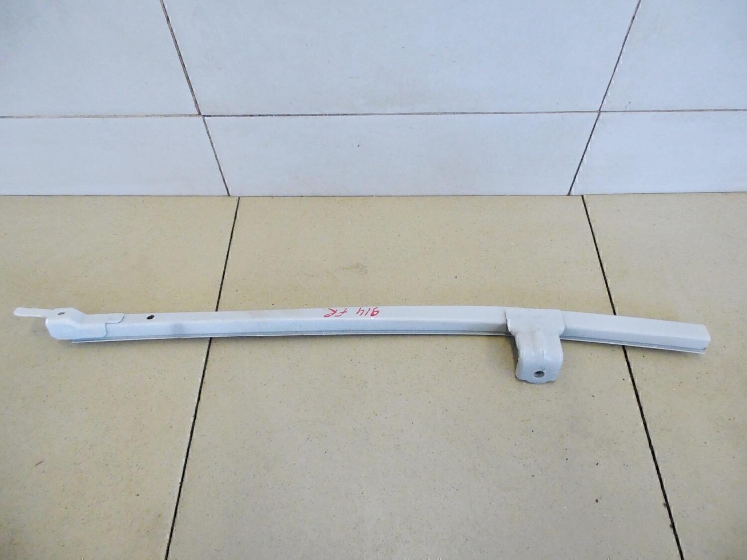 Направляющая стекла TOYOTA Hi Lux 2015>