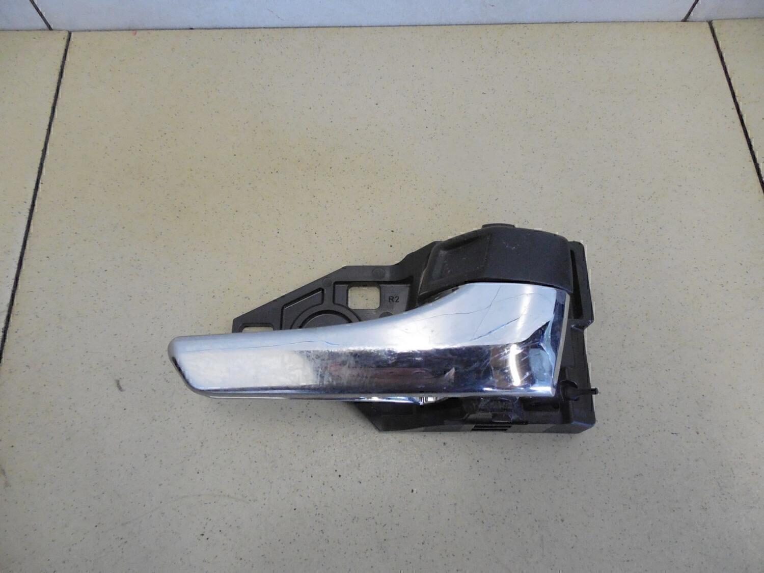 Ручка двери внутренняя правая TOYOTA Hi Lux 2015>