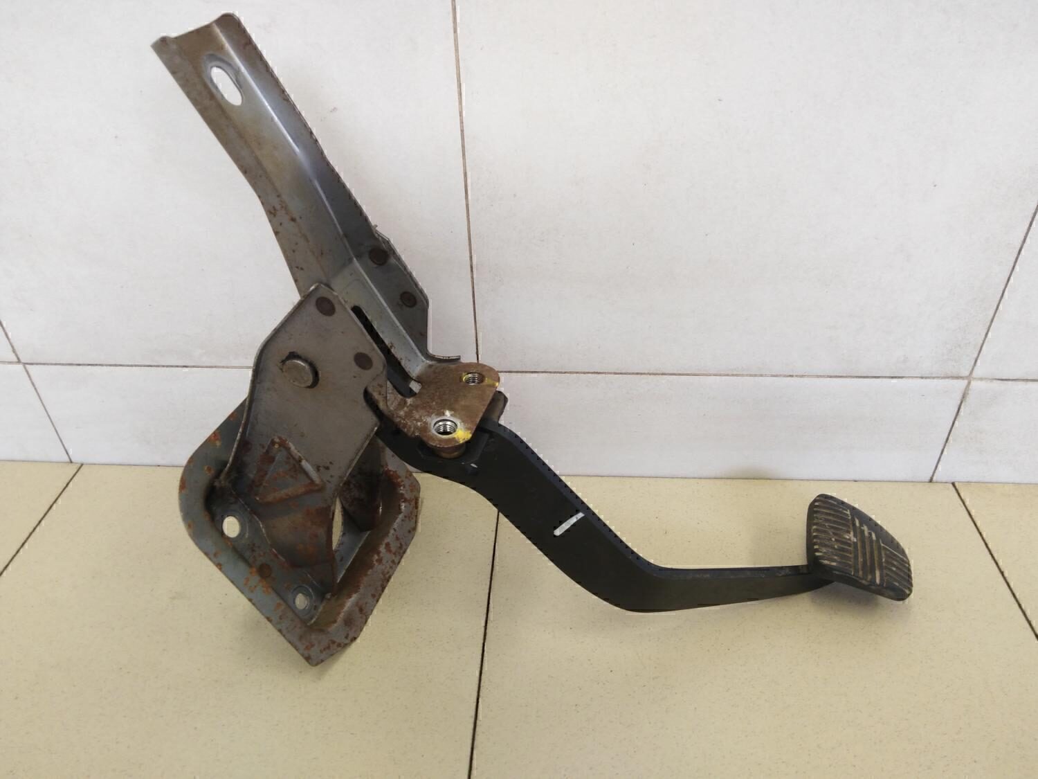 Педаль тормоза NISSAN Almera Classic (B10) 2006-2013