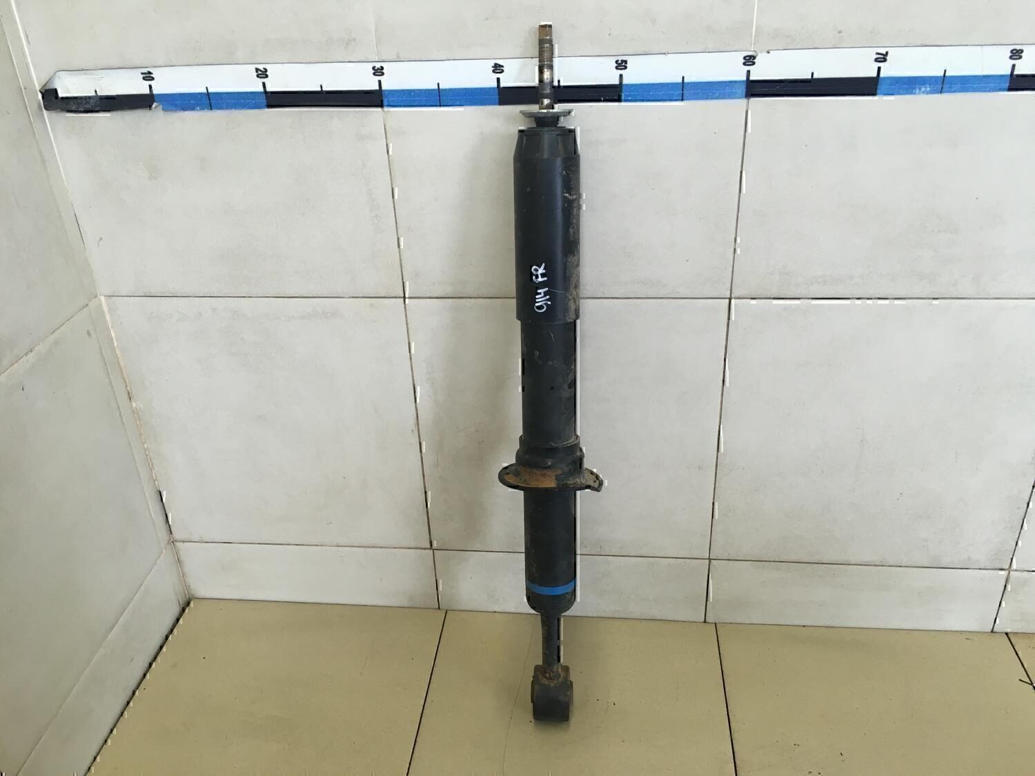 Амортизатор передний правый TOYOTA Fortuner 2015>