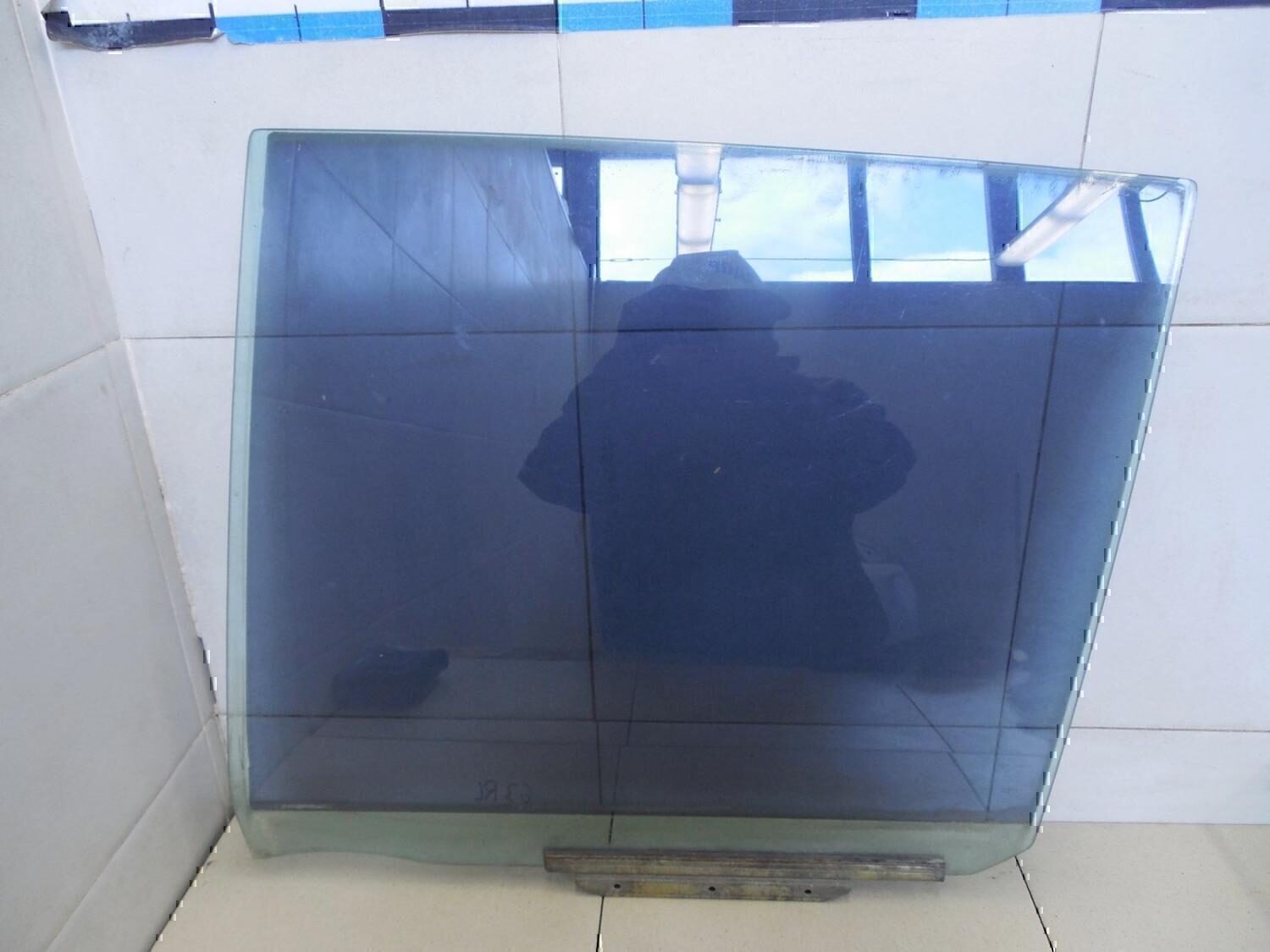 Стекло двери задней левой TOYOTA RAV 4 2000-2005