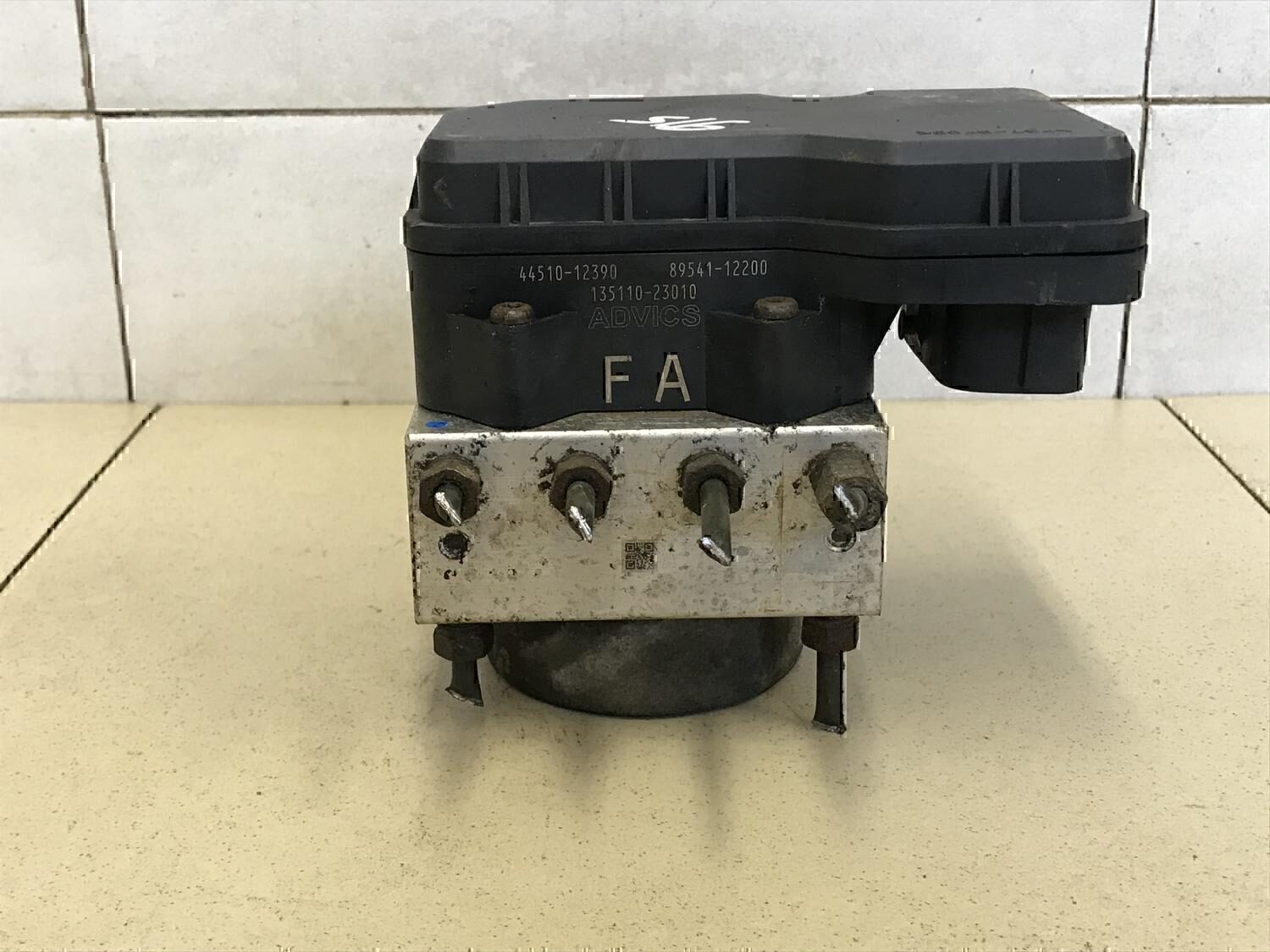 Блок ABS (насос) TOYOTA Corolla E15 2006-2013