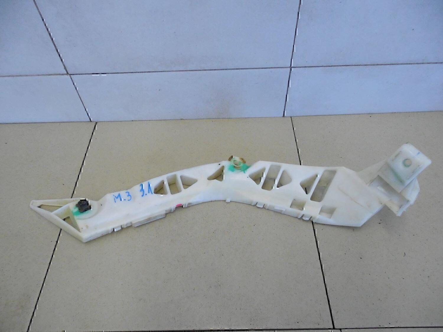 Направляющая заднего бампера левая MAZDA Mazda 3 (BK) 2002-2009