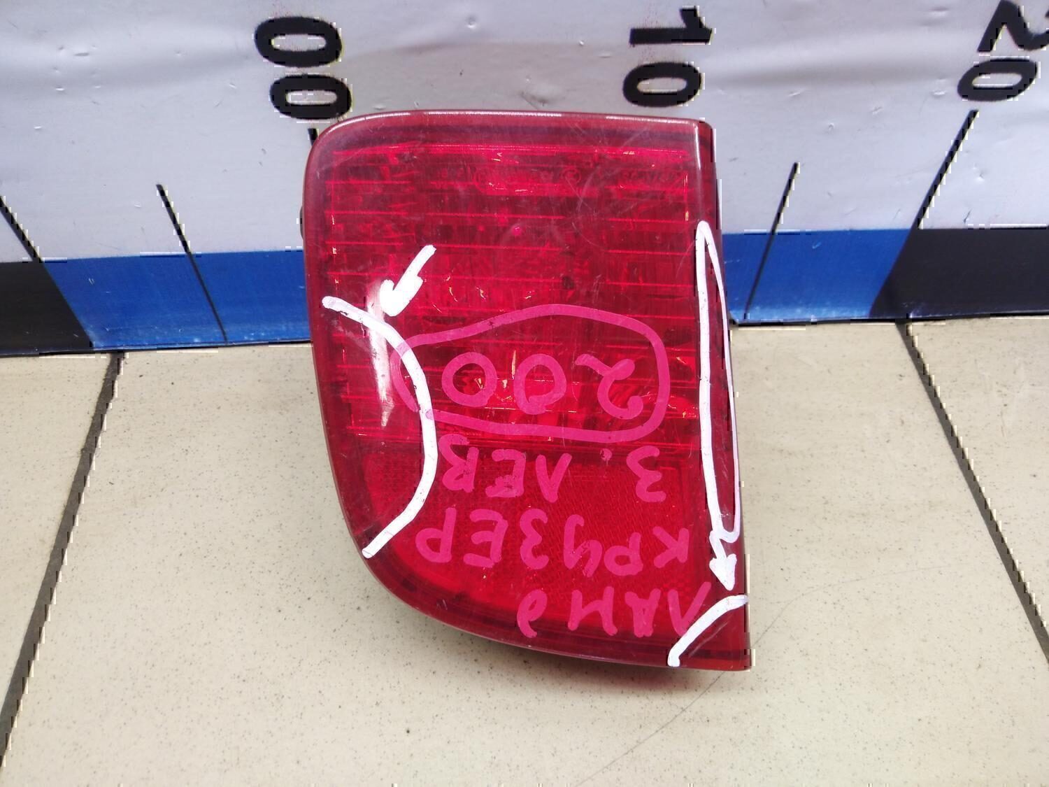 Фонарь задний в бампер левый TOYOTA LX 570