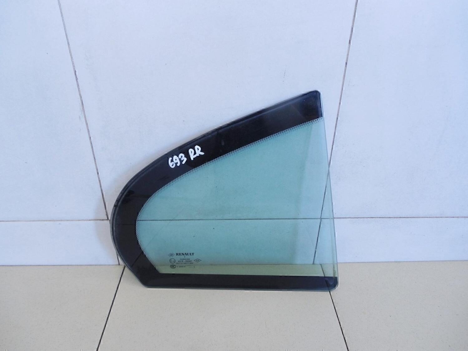 Стекло двери задней правой (форточка) RENAULT Fluence 2010>