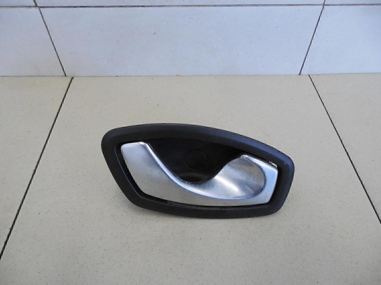 Ручка двери внутренняя правая RENAULT Fluence 2010>