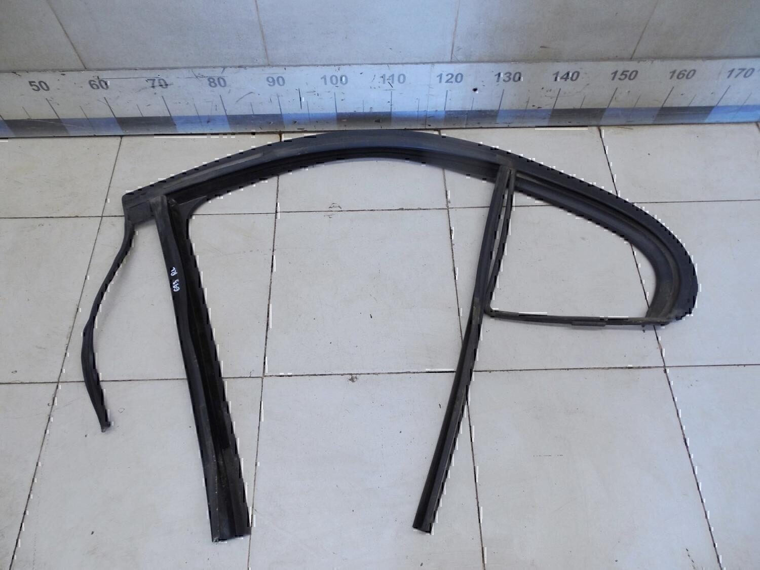 Уплотнитель стекла двери RENAULT Fluence 2010>