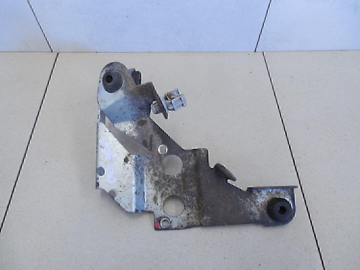 Кронштейн блока ABS (насос) RENAULT Fluence 2010>