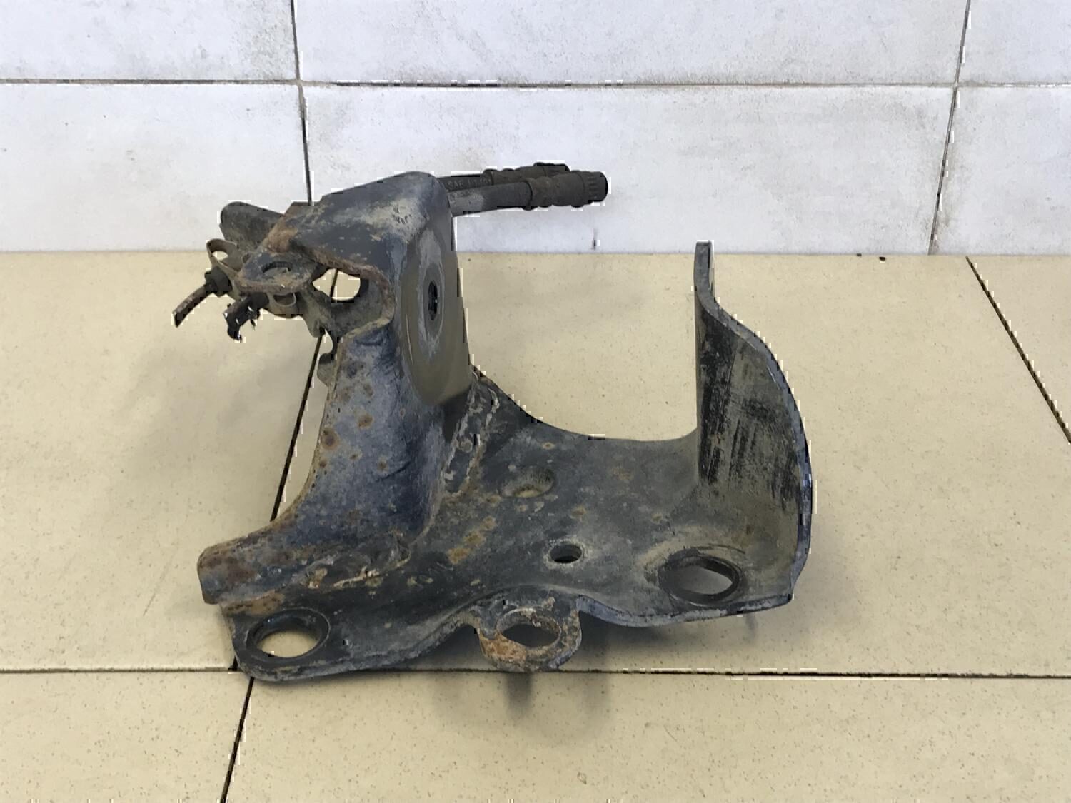 Кронштейн задней балки RENAULT Fluence 2010>