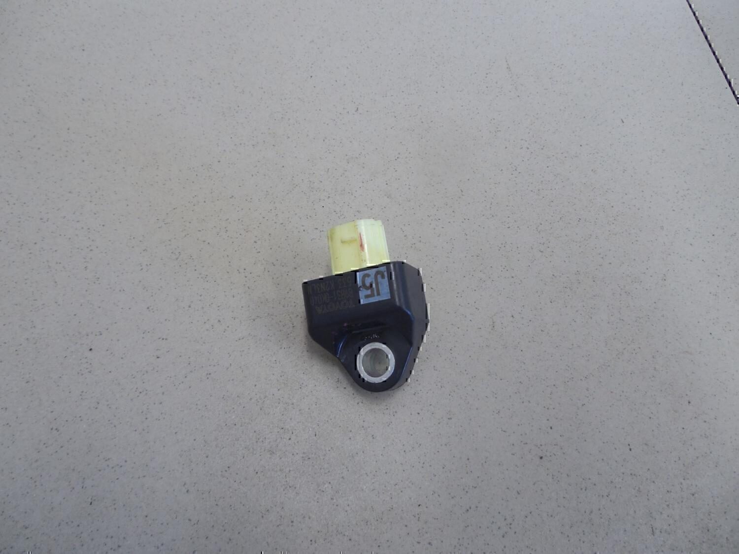 Датчик AIR BAG TOYOTA Hi Lux 2015>