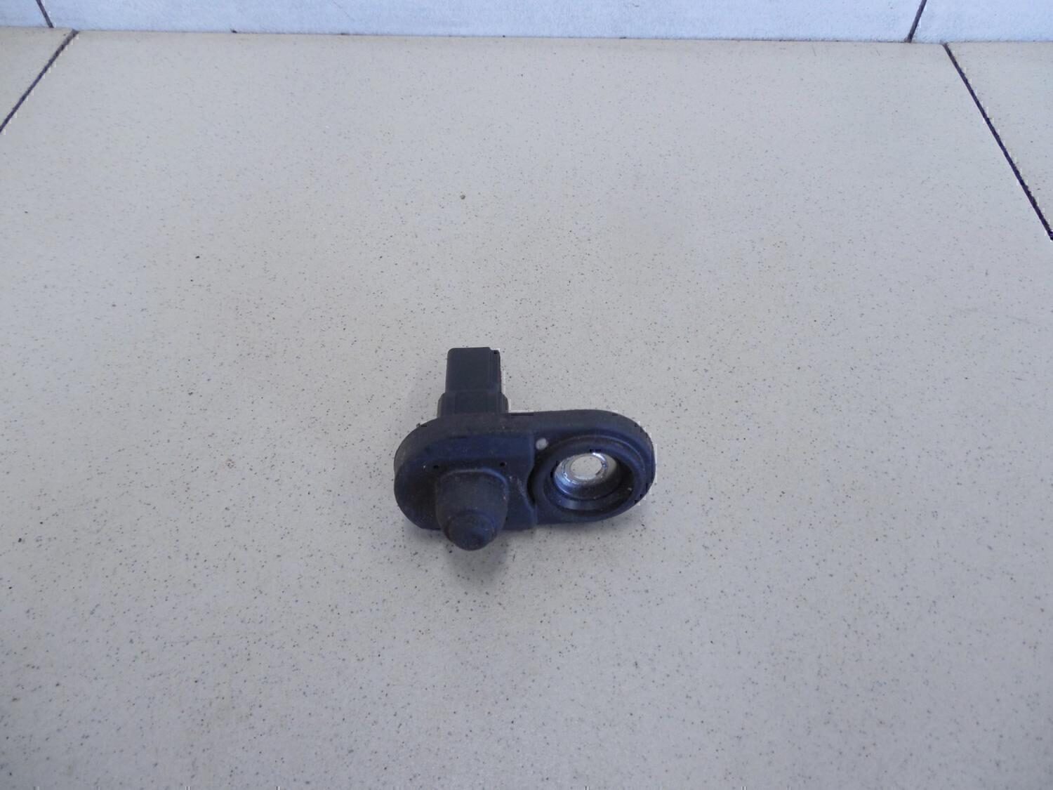 Выключатель концевой TOYOTA Hi Lux 2015>