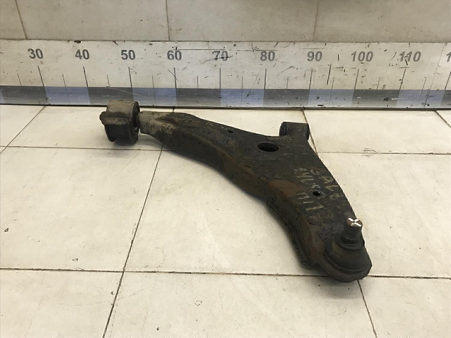 Рычаг передний нижний правый MITSUBISHI Galant (EA) 1997-2003