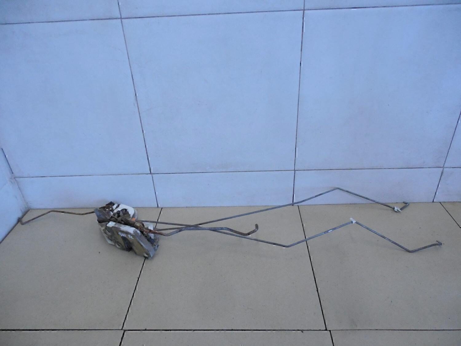 Замок двери передней левой MITSUBISHI Galant (EA) 1997-2003