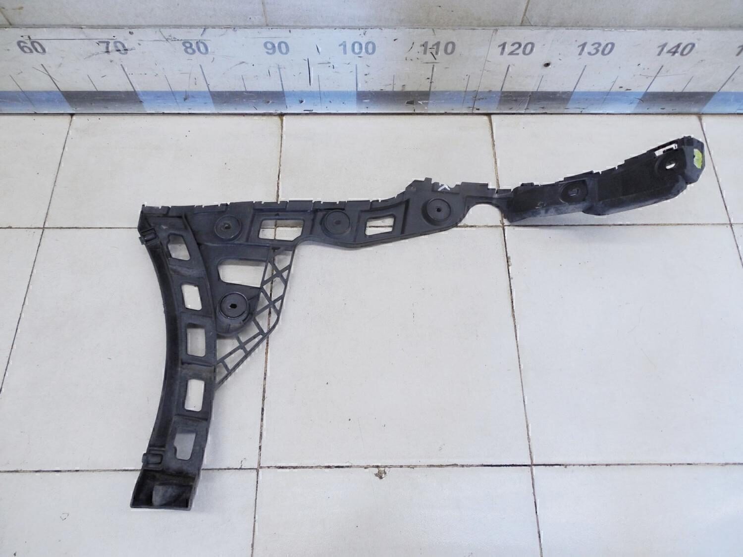 Кронштейн заднего бампера правый VW Polo (Sed RUS) 2011>