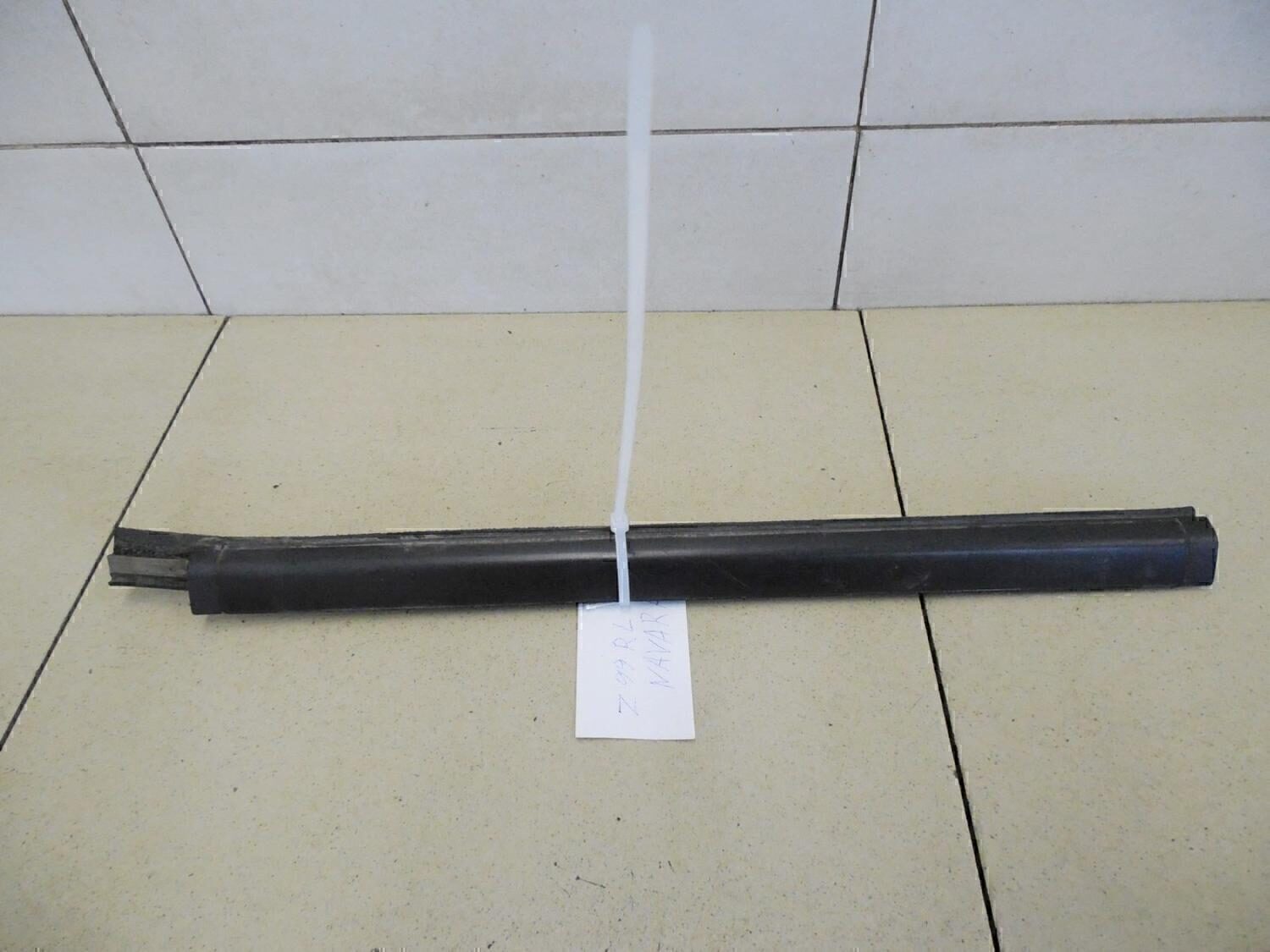 Накладка стекла заднего левого NISSAN Navara (D40) 2005-2015