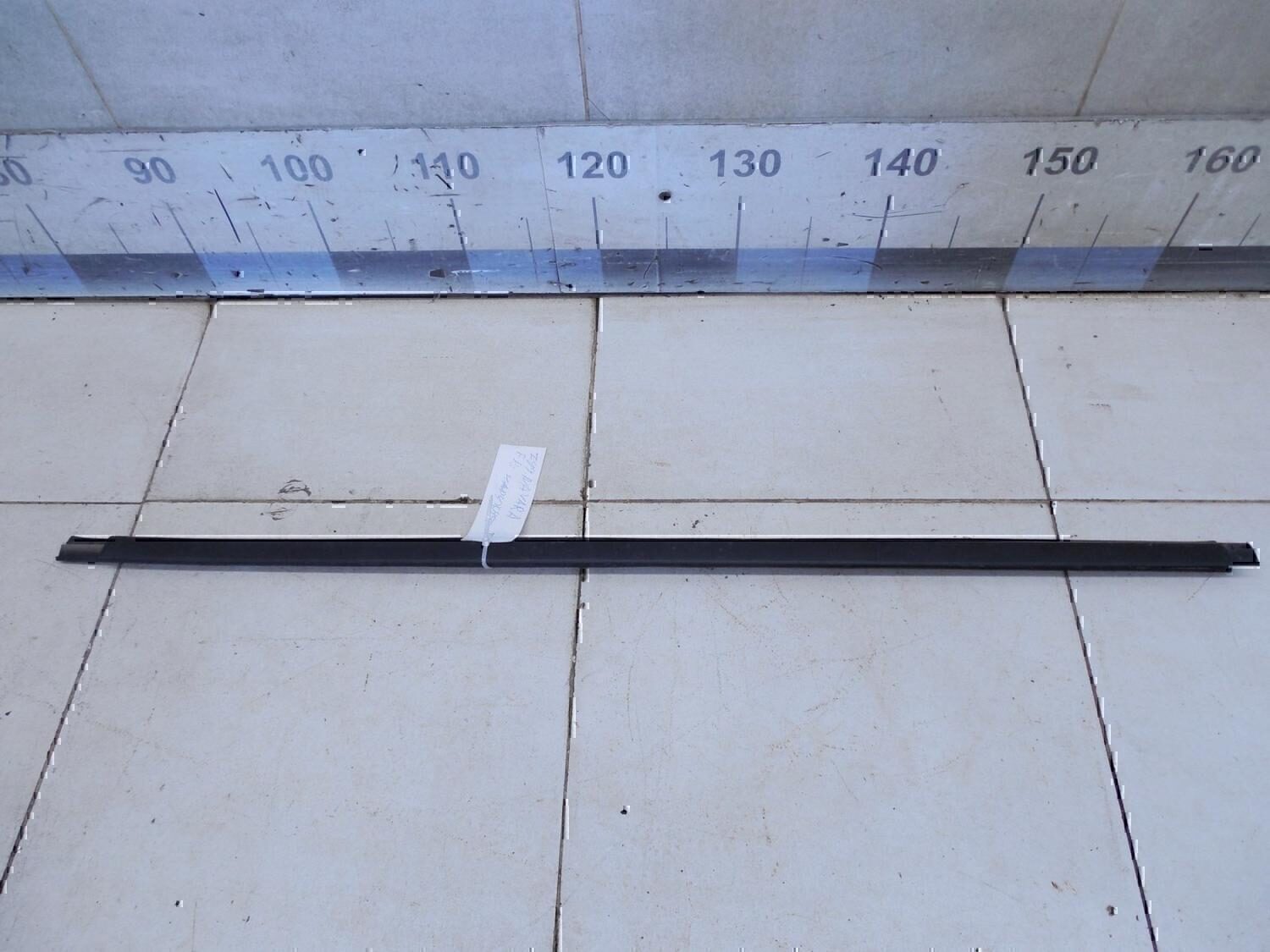 Накладка стекла переднего правого NISSAN Pathfinder (R51) 2005-2014