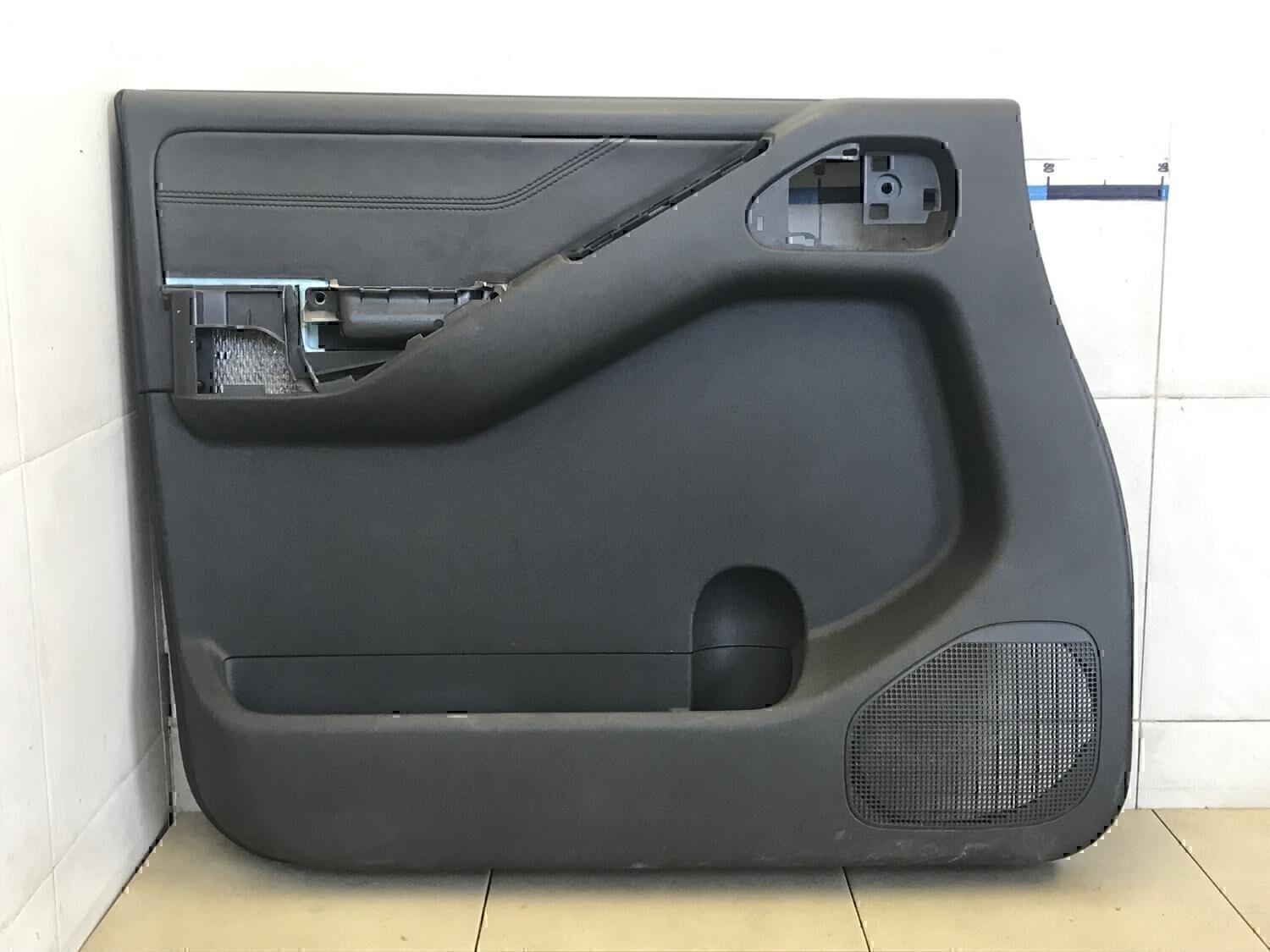 Обшивка двери передней левой NISSAN Navara (D40) 2005-2015