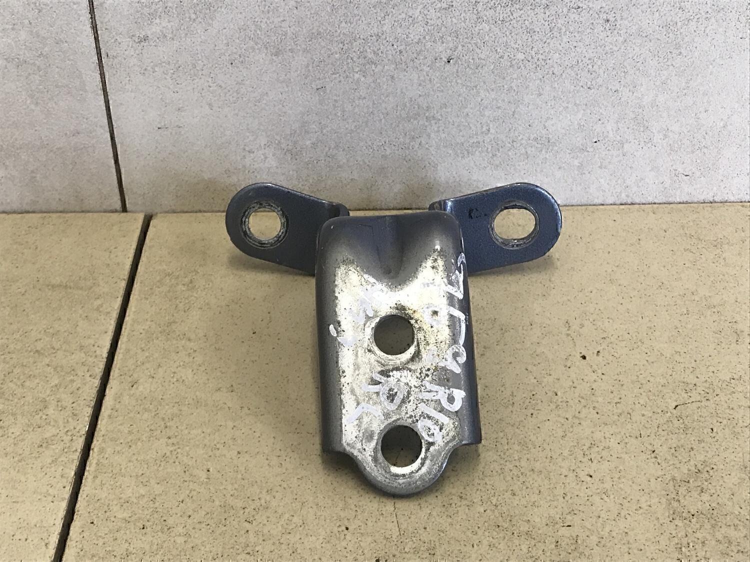 Петля двери задней левой нижняя HYUNDAI Solaris 2010-2017