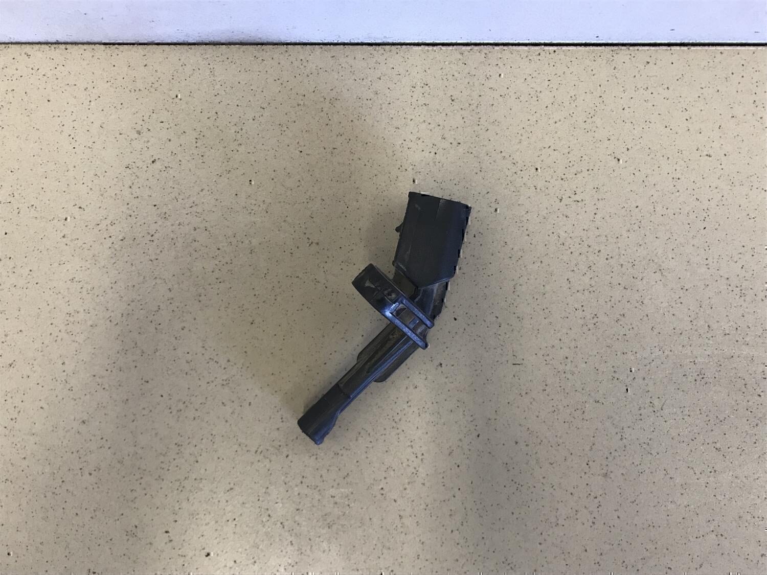 Датчик ABS задний левый Audi Passat [B6] 2005-2010