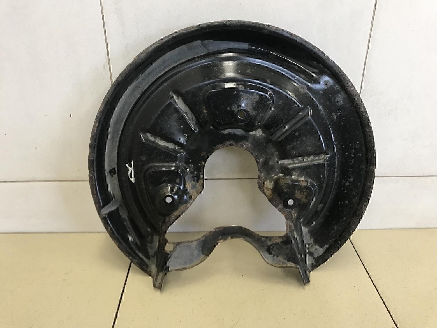 Пыльник тормозного диска Audi Touran 2003-2010