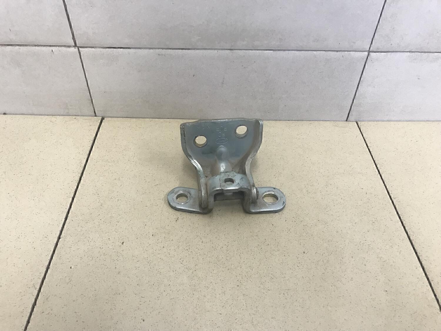 Петля двери задней правой верхняя HYUNDAI Tucson 2004-2010