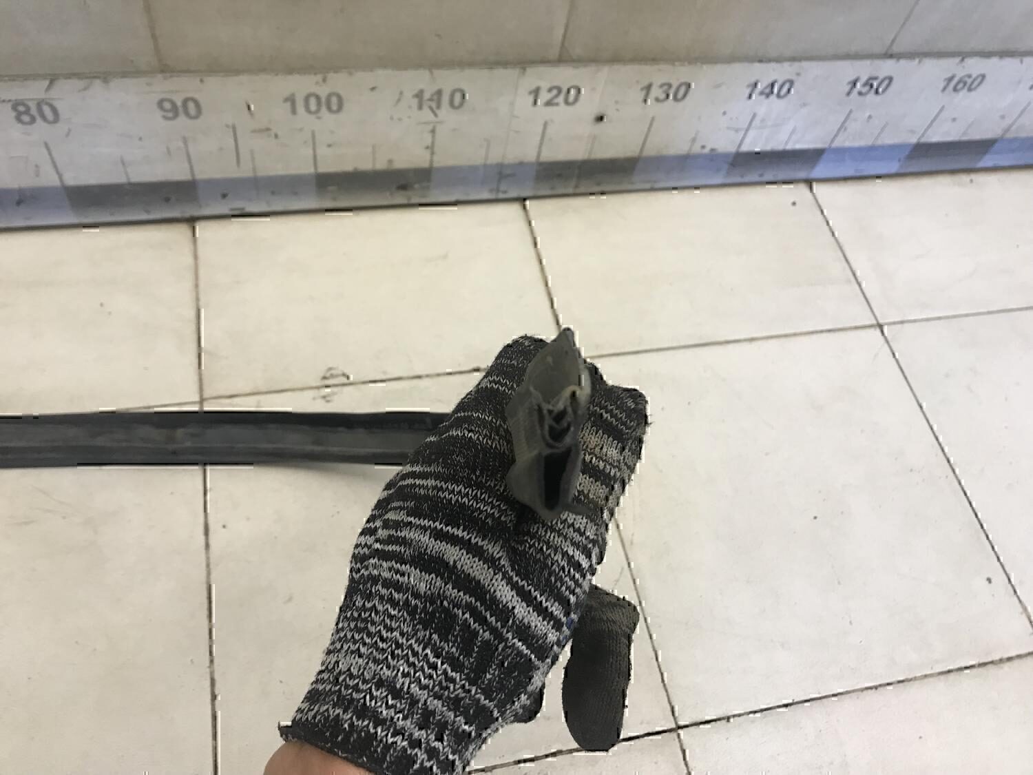 Уплотнитель капота — фото 2