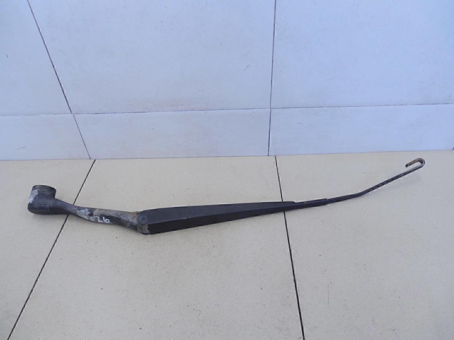 Поводок стеклоочистителя передний левый MITSUBISHI Lancer (CS/Classic) 2003-2006