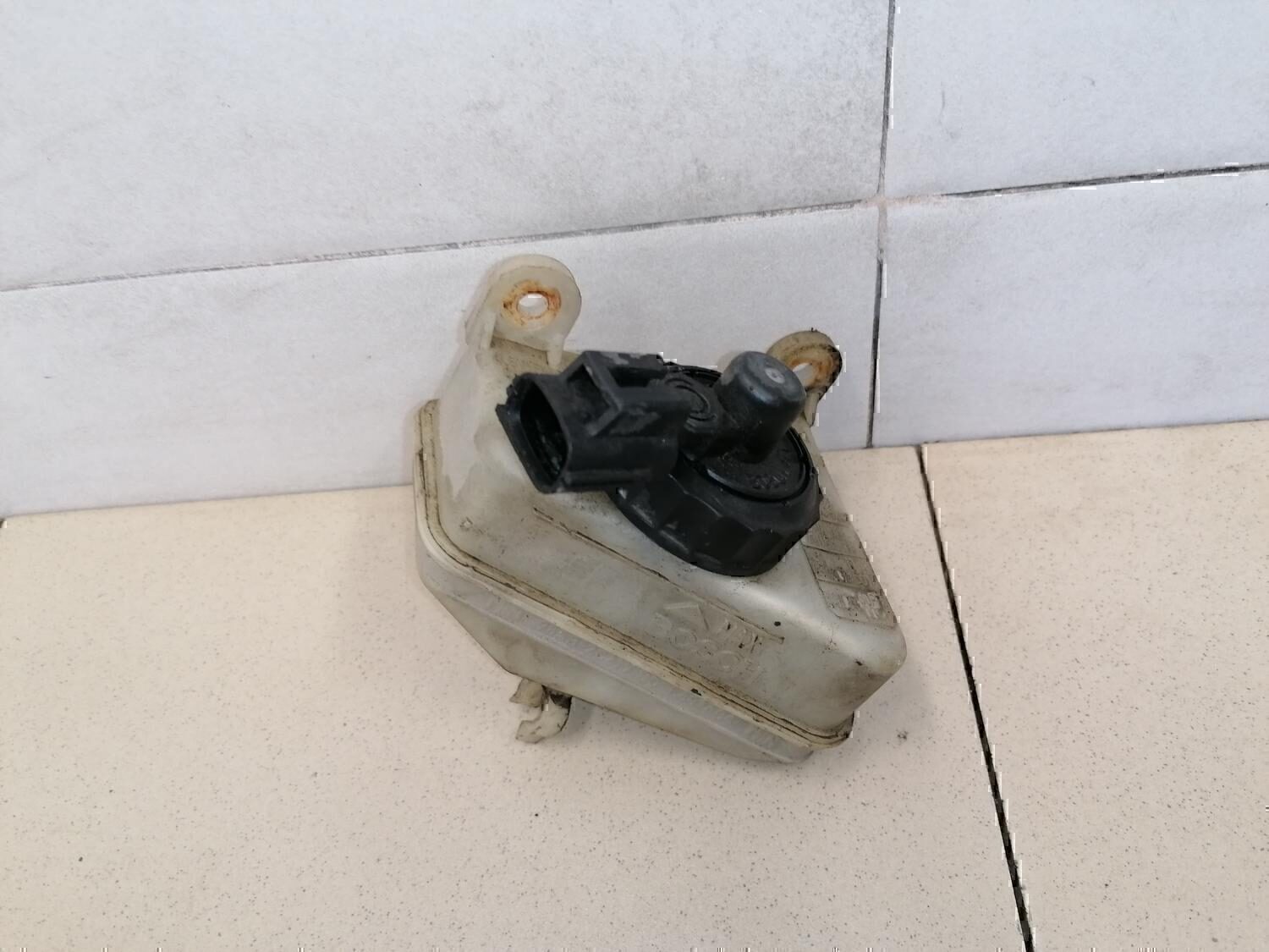 Бачок главного тормозного цилиндра — фото 4