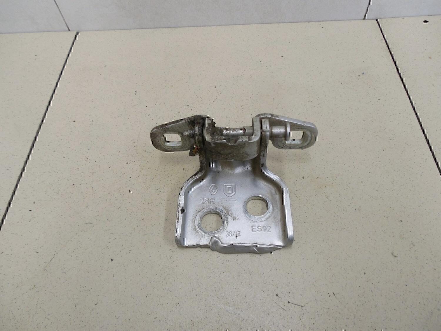 Петля двери RENAULT Duster 2012>