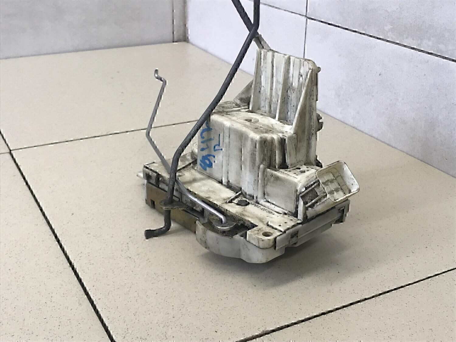 Замок двери передней правой — фото 2