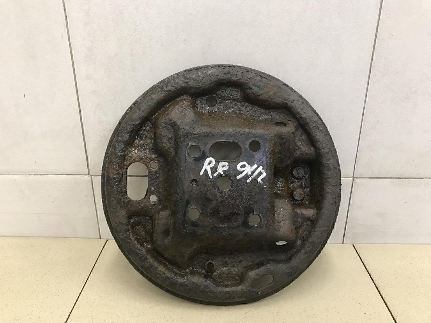 Щит опорный задний правый FORD Focus I 1998-2004